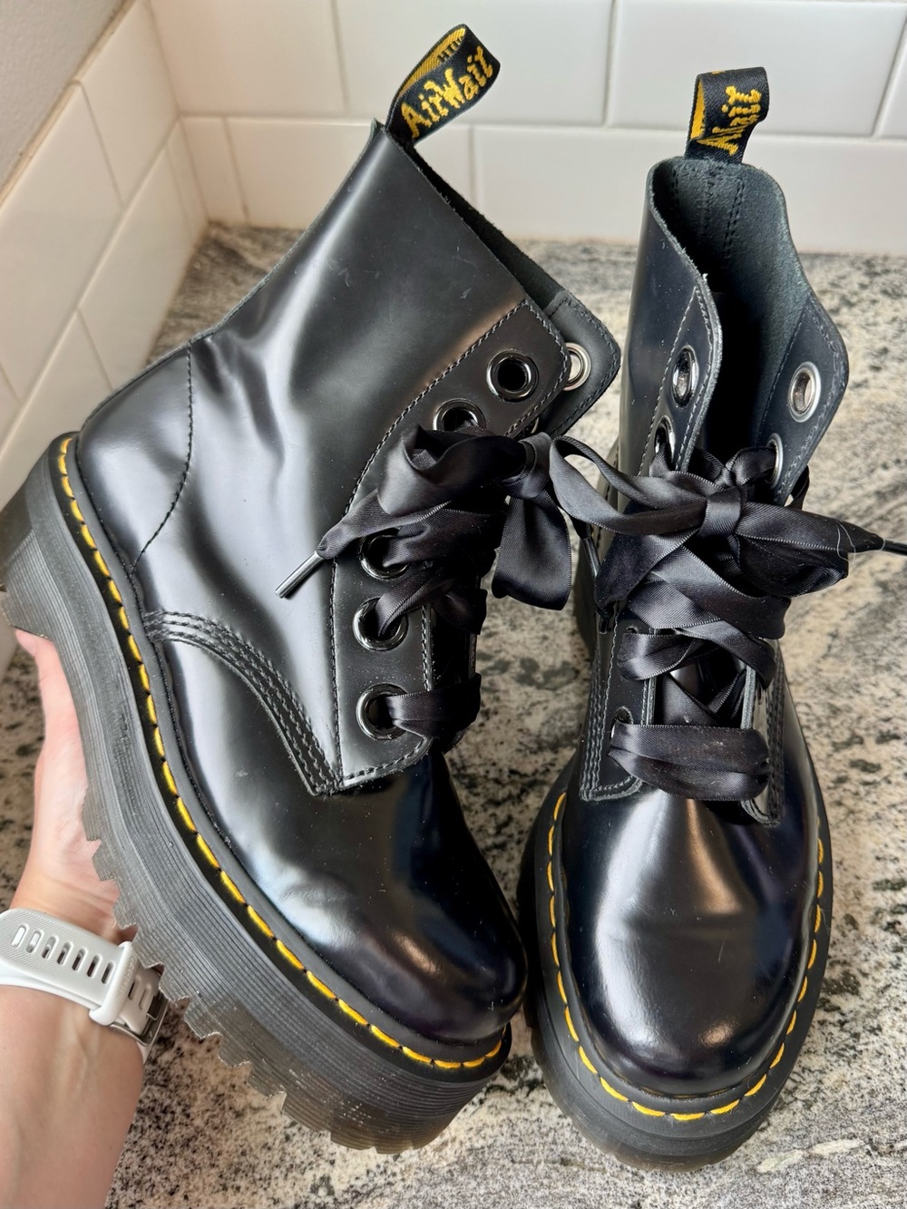 Dr. Martens Molly Leather Platform Boots in Black Buttero. L 9. EUC